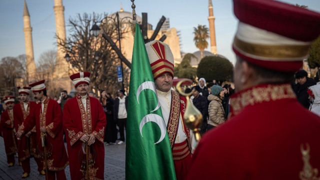 Потомци на Османската династия в Турция подготвят съдебни действия срещу мъж