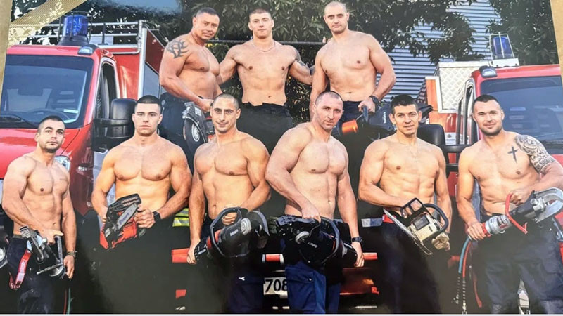 Във Варна представиха благотворителния календар „Герои в сянка“ в чест на огнеборците
