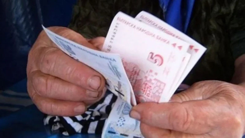 От днес започва изплащането на пенсиите за декември и коледните добавки