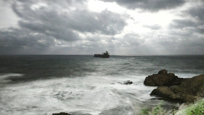 Заседналият край Ахтопол танкер е стабилизиран