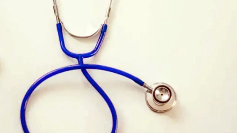 Британски лекар е обвинен в сексуални престъпления срещу 38 пациенти