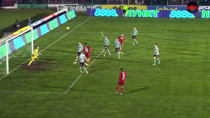 ЦСКА отнесе два гола край морето и излетя от четворката