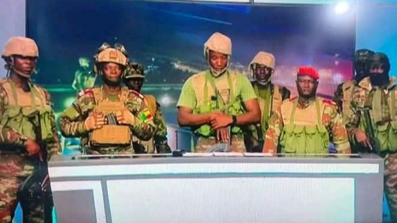 Военен преврат в Бенин, стрелба и експлозии до френското посолство и президентския дворец