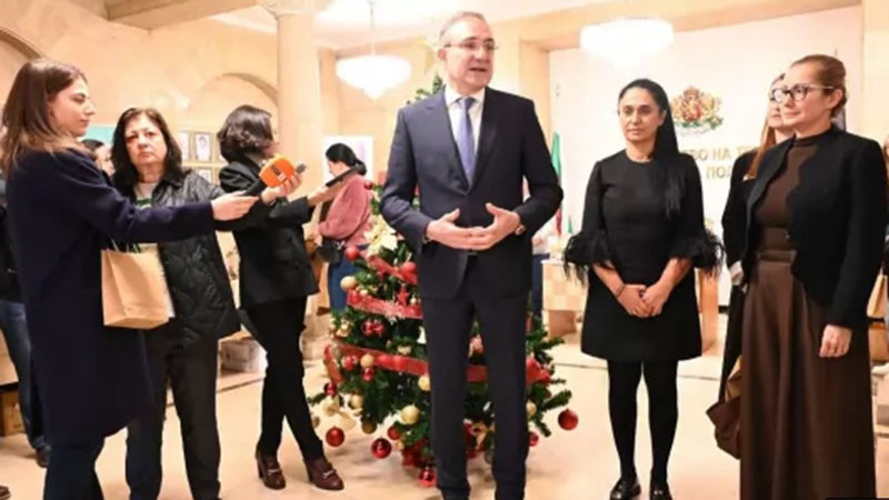 Социалният министър призова хората да купуват подаръци с кауза и да подкрепят хората в нужда