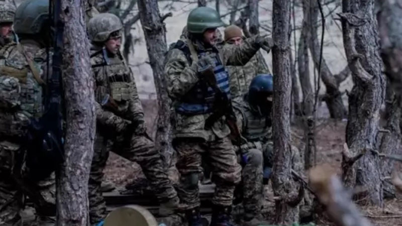 Руските сили отрязаха гарнизона на ВСУ в Северск от последния маршрут за снабдяване