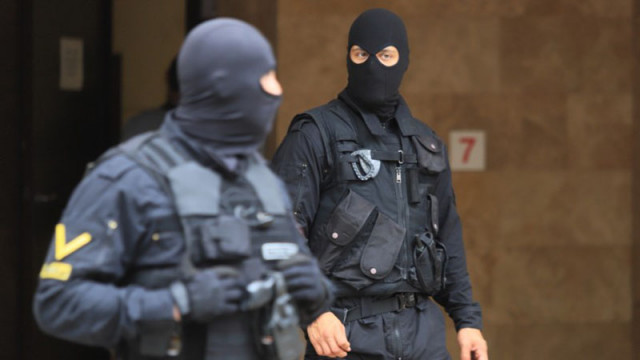 Отряд Кобра провежда акция в столичния кв Люлин срещу финансирането