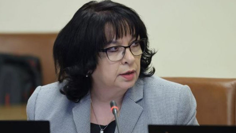 Петкова към Василев: 11 месеца кабинетът „Желязков“ поправя грешки от последните 4 г.