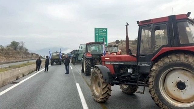 Гръцките фермери продължават протестите си и днес  но има промяна в