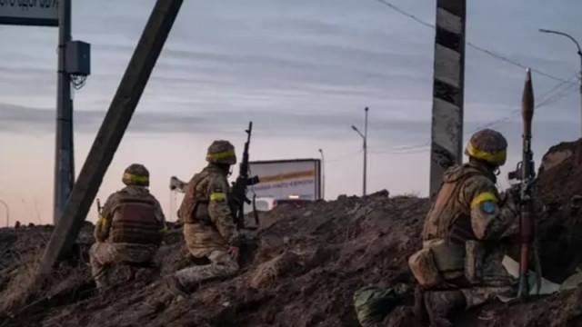 Обкръжените в Мирноград морски пехотинци от ВСУ изобличиха Сирски в лъжа