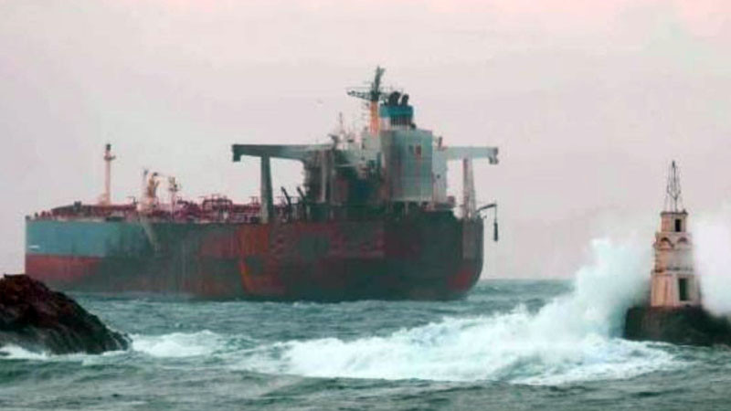 Изтеглянето на блокирания край Ахтопол танкер „Кайрос“ започва днес