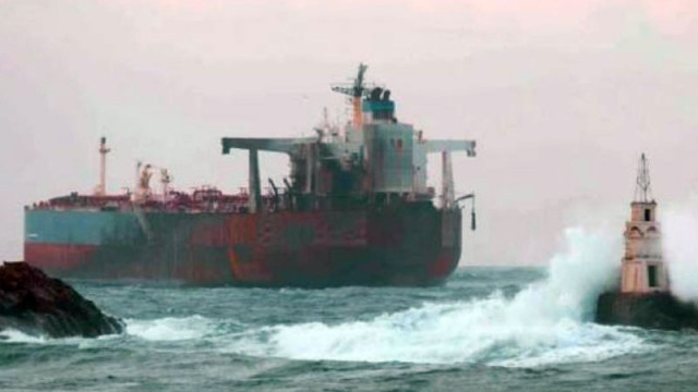 Изтеглянето на блокирания край Ахтопол танкер „Кайрос“ започва днес