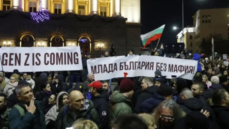 "Уолстрийт джърнъл" за България: Поколението Z за първи път сваля европейско правителство