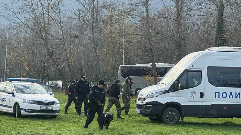 Открит урок за екипната работа на кучета и полицаи