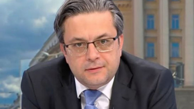 Депутатът от ГЕРБ Тома Биков говори от парламентарната трибуна по