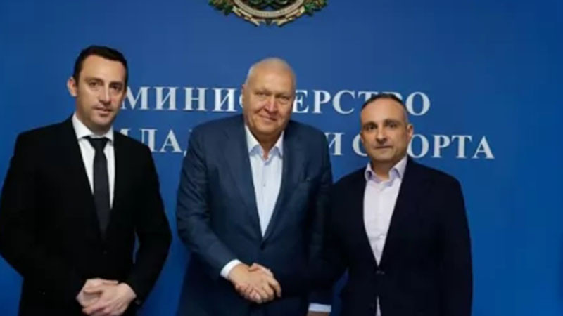 Министър Пешев разговаря с ръководствата на двете федерации по шахмат