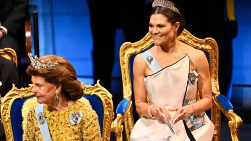 Принцеса Виктория впечатли с изваяни мускули в рокля без презрамки на Нобеловите награди