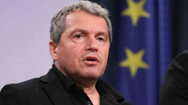 Председателят на парламентарната група на ИТН Тошко Йорданов говори от