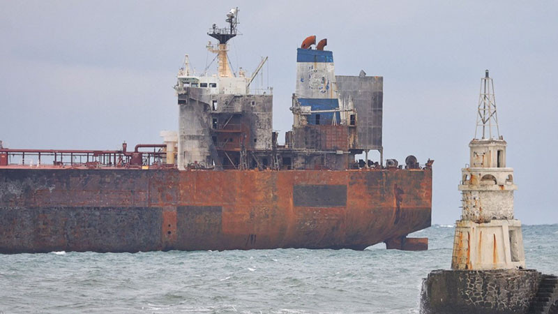 Отложиха изтеглянето на танкера "Кайрос", чакат финансиране от кабинета в оставка