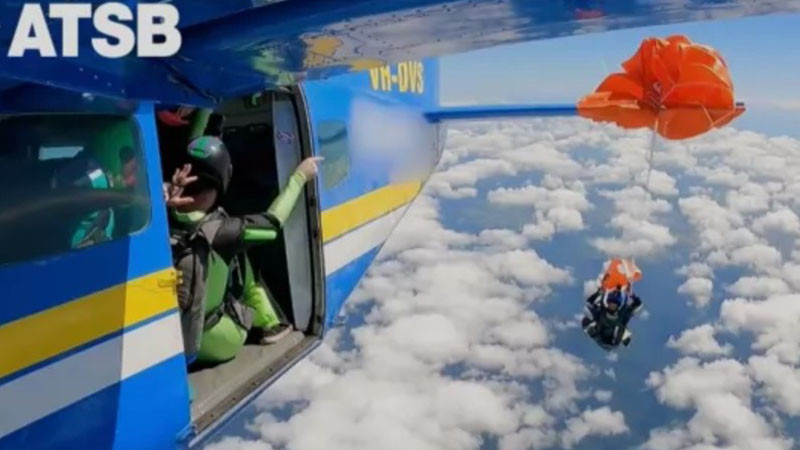 Парашутист оцеля на 4500 метра височина, след като се оплете в опашката на самолета