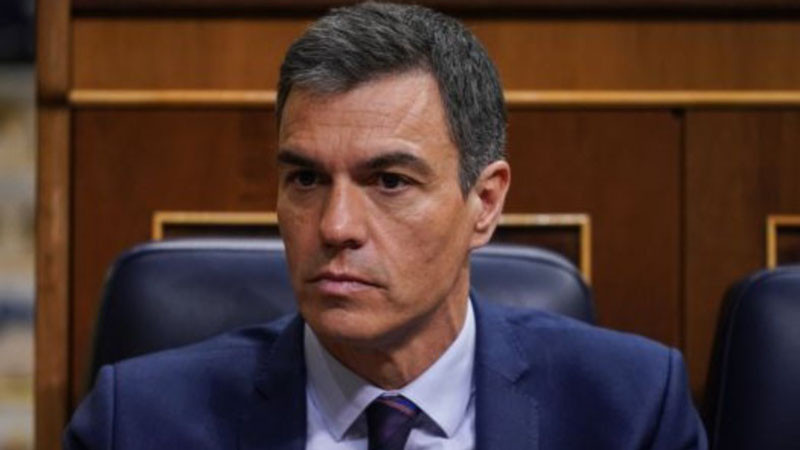 Обвинения в сексуален тормоз и корупция клатят испанското правителство на социалистите