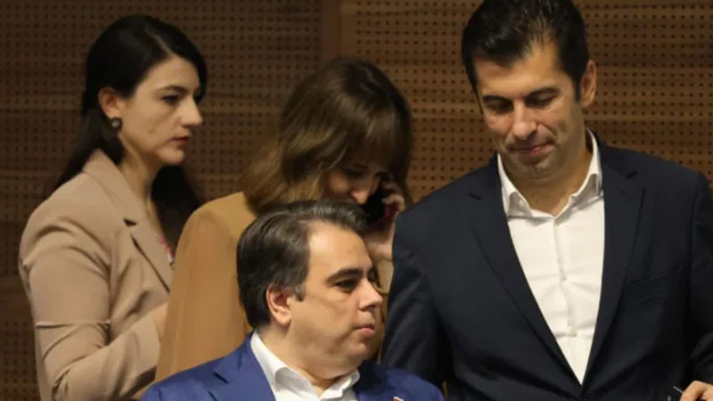 Диана Дамянова за ПП-ДБ: Мемета, „изпружена” социология и призиви за пълно мнозинство в парламента