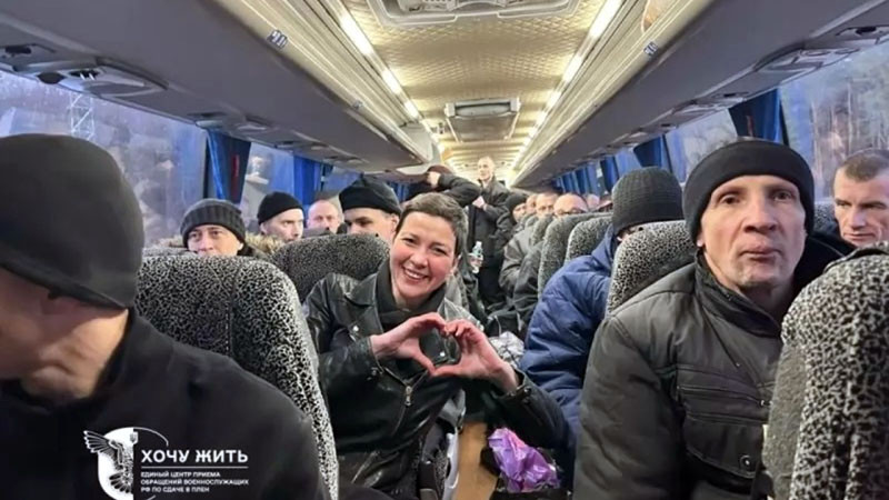 Беларус помилва 123-ма затворници, сред които нобелист