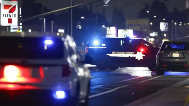 Двама души бяха убити а осем са ранени при стрелба