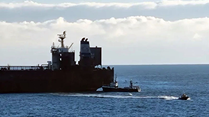 Започна операцията по възстановяване и буксировка на танкера „Кайрос“ край Ахтопол