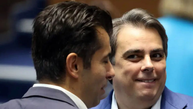 От Фейсбук профила на Калина Андролова Кирил Петков написал в