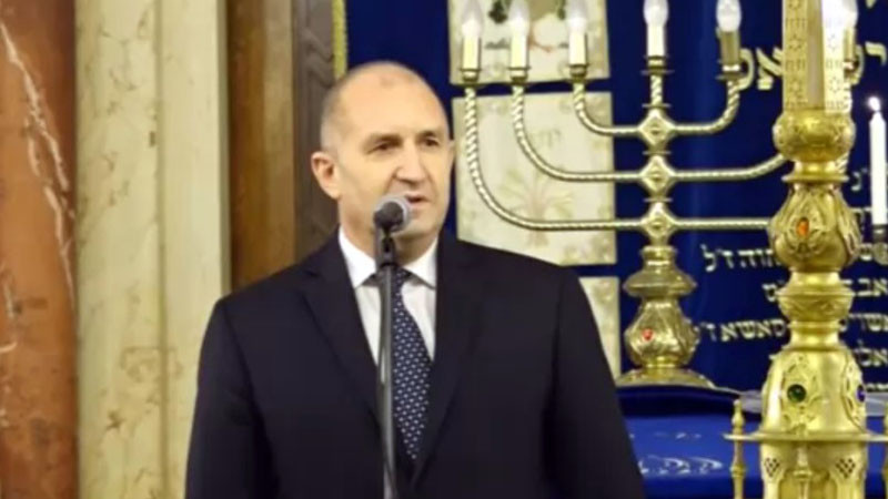 Радев на Ханука: Гласът на хуманизма се заглушава все по-често от омразата и грохота на оръжията