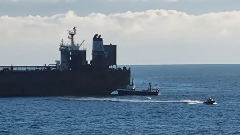 Продължава операцията по изтеглянето на заседналия танкер „Кайрос“ край Ахтопол