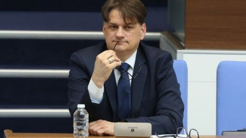 Министерството на културата: Няма опити за отстраняване от длъжност на директора на Народния театър