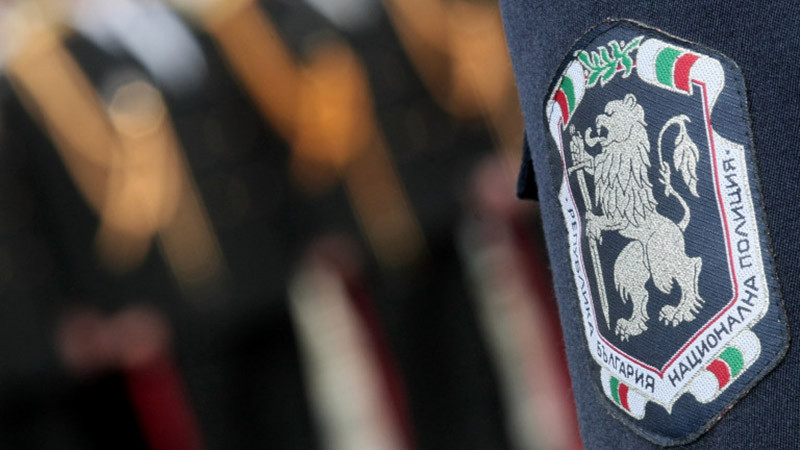 Жандармерист, извадил жена от паднала в река кола, стана полицай на годината