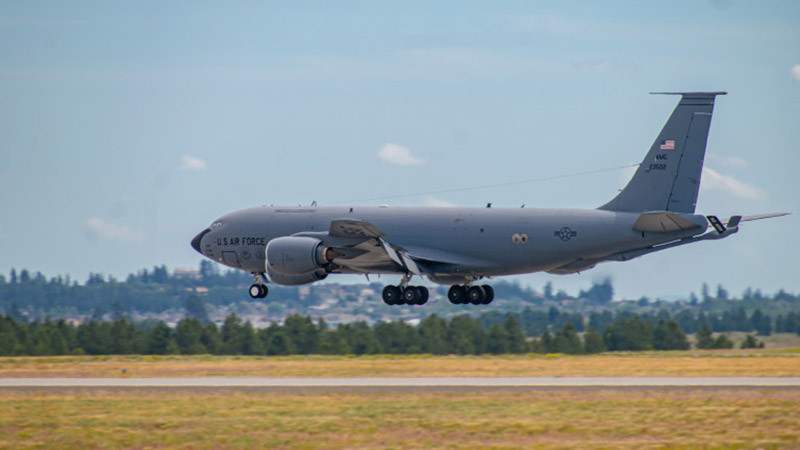 Пътнически и военен самолет на косъм от сблъсък край Венецуела