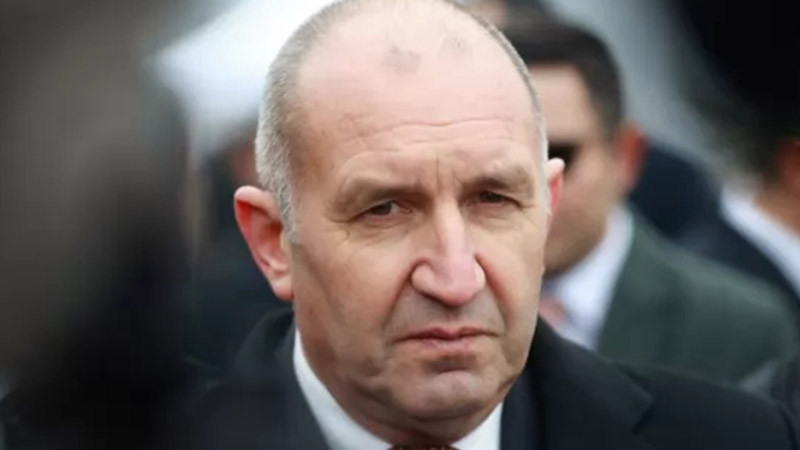 Няма да прави партия сега, реши Радев: Аз съм в качеството си на президент!