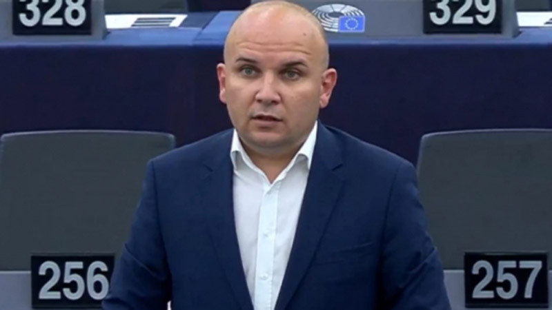 В ЕП е внесено искане за сваляне на имунитета на депутата Илхан Кючек. Той/ Изненадан съм!