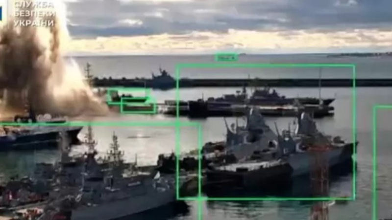 СБУ твърди, че е взривила руска подводница с морски дронове