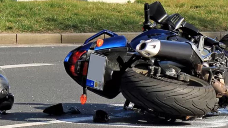 23-годишен българин загина в Кипър, пометен на пътя от дрогиран нелегален мигрант