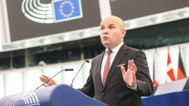 Председателката на ЕП Роберта Мецола обяви в понеделник в пленарната