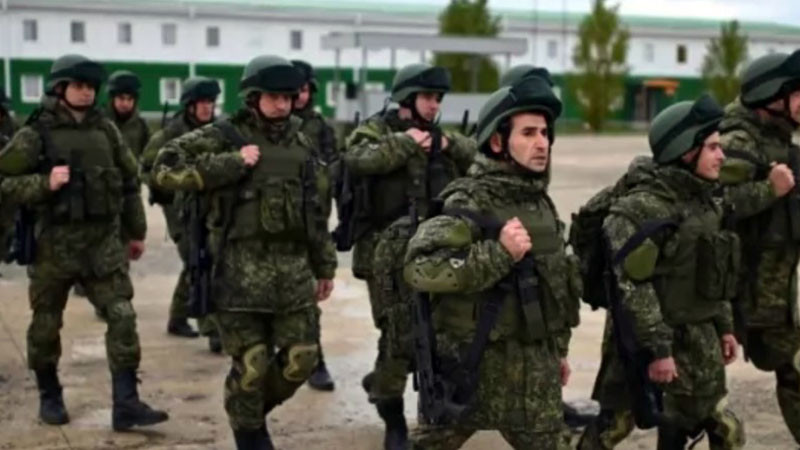 Германски депутат: Русия струпа около 360 000 войници в Беларус, на границата с НАТО