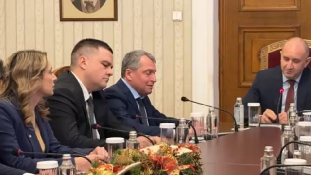 ИТН предложиха на президента Радев машини под наем за следващите избори и