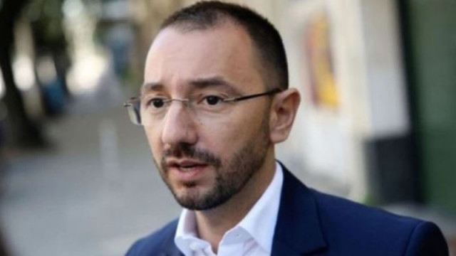 Антон Хекимян Фейсбук Фактите около случая с директора на 138 мо