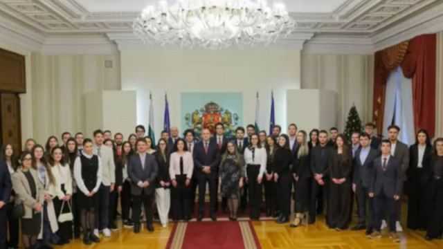 Държавният глава се срещна с участници в Стажантската програма на