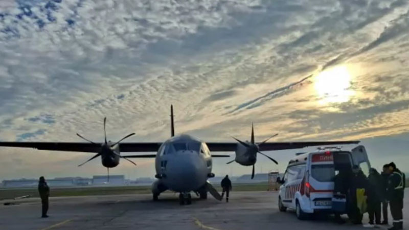 Екипаж от Военновъздушните сили транспортира медицински екип в донорска ситуация