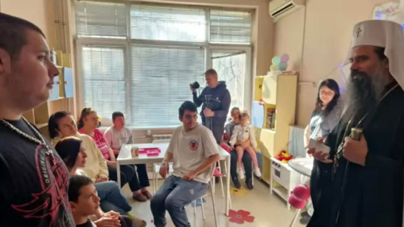 Патриарх Даниил посети детския блок на Националната кардиологична болница в София