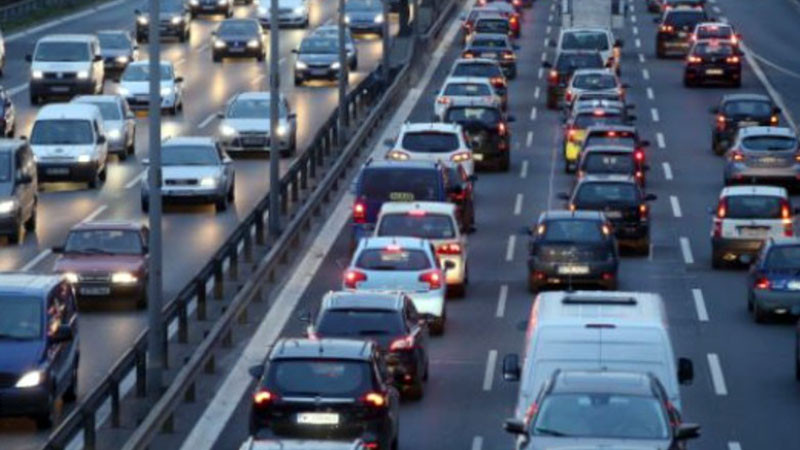 Забрани за камиони и засилени проверки по пътищата