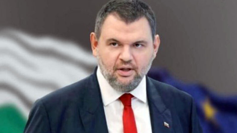 Пеевски: Груба провокация!Заради политически чадър СРС пусна директора с тайните камери в тоалетните