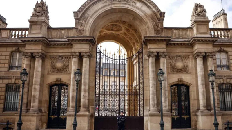 Служител на Елисейския дворец е арестуван за кражба на сребърни съдове и порцелан