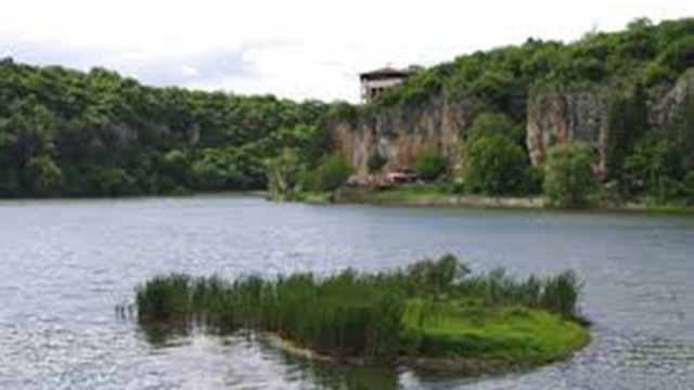 Спасиха 49 годишен мъж паднал в езеро в парк Кайлъка