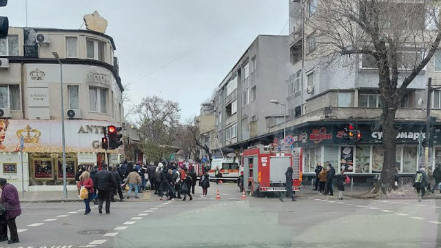 Двама души са днес в късния следобед след като лек